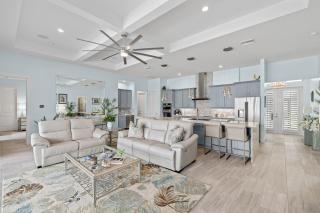 STUNNING, Gulf Access, Breath taking Views, Heated Pool and Spa - Sunlight Landing - Roelens - 2