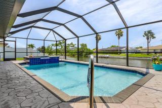 Serene Canal Views, Paddle Board, Bicycles, Heated Pool and Spa - Villa The Great Escape - Cape Coral - 0