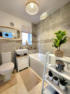 Seaside beach themed home with garden and driveway - 5