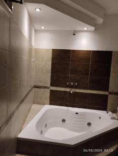 DEPARTAMENTO 2 DOR. ZONA PARQUE CON JACUZZI - Paraná - 2