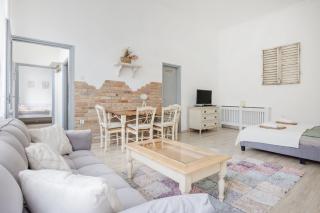 A touch of Provence and pastels in the centre - Budapest - 2