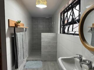 Njombe Cozy House - 5