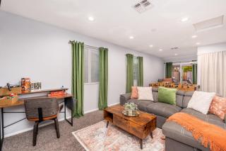 Sunshine Oasis! Heated Pool, Mini Golf, Sleeps 12 - Scottsdale - 3