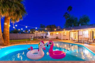 Sunshine Oasis! Heated Pool, Mini Golf, Sleeps 12 - Scottsdale - 2