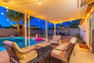 Sunshine Oasis! Heated Pool, Mini Golf, Sleeps 12 - Scottsdale - 1