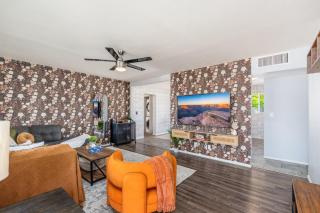 Sunshine Oasis! Heated Pool, Mini Golf, Sleeps 12 - Scottsdale - 9
