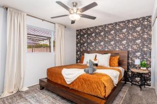 Sunshine Oasis! Heated Pool, Mini Golf, Sleeps 12 - Scottsdale - 7
