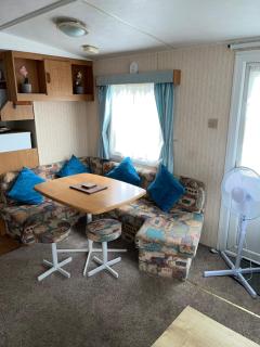 Sealands Highbury next to fantasy island and beach 8 berth beds made up for arrival - 1