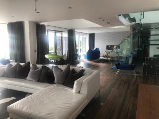 Contemporary Living Overlooking Water - Donegal - 7