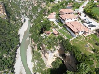 Guest House Bracaj - Çorovodë - 9