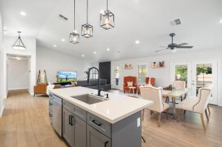 Luxury Living, Private Pool, BBQ & Prime Location - Scottsdale - 2