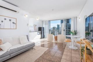 Boho Oceanview Apartment - Gold Coast - 9