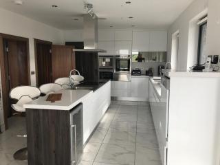 Contemporary Living Overlooking Water - Donegal - 4