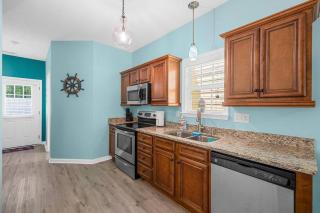 2 Bedroom Coastal Cottage 1 block to the beach - Myrtle Beach - 1