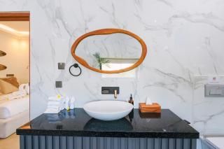 Villa Surya, Luxurious 2BR private villa in Canggu quiet parts - 8