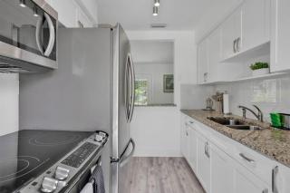 Sunny Miami Stay - Pool - BBQ - Centrally Located - 4