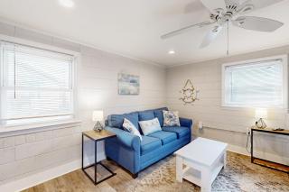 Pier View Cottage Unit 5 - 9
