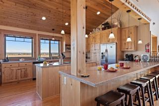 Hint of Heaven by KABINO HotTub Air Hockey Firepit Fishing Trails Yellowstone Free WiFi - Island Park - 8
