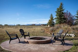 Hint of Heaven by KABINO HotTub Air Hockey Firepit Fishing Trails Yellowstone Free WiFi - Island Park - 4