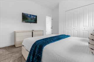 5 Bedrooms 4 Bathrooms Storey Lake 3019Pl - 1