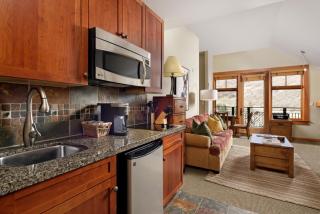 Summertime Sanctuary Top-floor Mountain Studio - 7