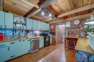 Bear Den Bungalow with Hot Tub Near Blue Ridge and Ellijay - Ellijay - 4
