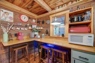 Bear Den Bungalow with Hot Tub Near Blue Ridge and Ellijay - Ellijay - 3