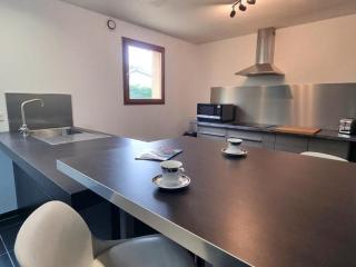 Gîte 80m² avec jardin privatif, garage pour motos, à proximité des sentiers de randonnée et circuits VTT. - FR-1-496-319 - Véranne - 3