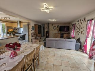 Titre proposé : Gîte familial avec piscine chauffée, jardin et jeux pour enfants à l'orée de la forêt d'Orléans - FR-1-590-432 - Mareau-aux-Bois - 7