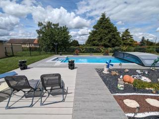 Titre proposé : Gîte familial avec piscine chauffée, jardin et jeux pour enfants à l'orée de la forêt d'Orléans - FR-1-590-432 - 4