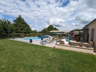 Titre proposé : Gîte familial avec piscine chauffée, jardin et jeux pour enfants à l'orée de la forêt d'Orléans - FR-1-590-432 - Mareau-aux-Bois - 2