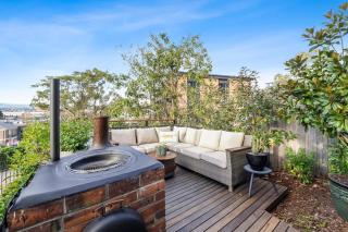 Timeless Elegance with City Views Wi-Fi & Parking - Launceston - 6