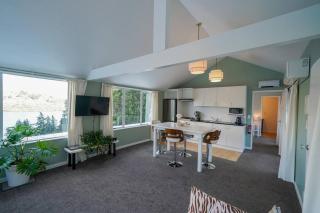 Private elevated, lake & mountain view apartment - Queenstown - 0