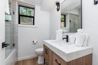 Splashin at Raven's Ridge cabin - 6