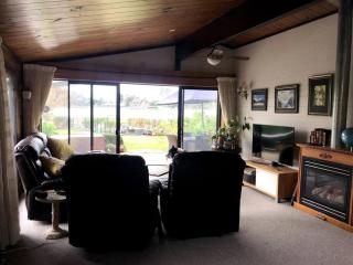 Lakeside Retreat - 4