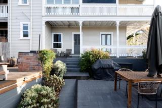 Timeless Elegance with City Views Wi-Fi & Parking - 2