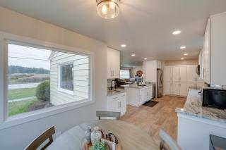 Oak Harbor Vacation Rental - 4