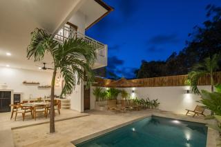 Villa Milos - Tropical 4BD Villa - 90 Seconds To The Beach - Canggu - 1