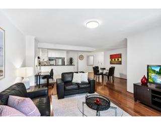 Poolside 2-Bed Haven, Walk to City Centre - Sídney - 4