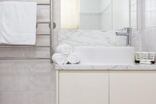 Suburban Two-bed Apartment with Parking and Patio - Sydney - 1