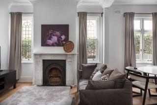 Elegant 3-Bed Heritage House with Swimming Pool - Sidney - 4