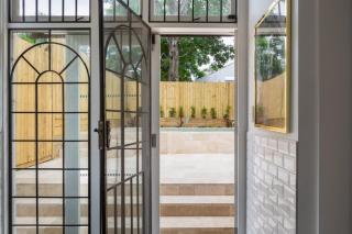 Elegant 3-Bed Heritage House with Swimming Pool - Sidney - 7