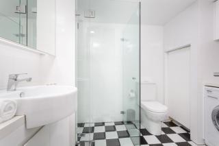 Historic Art-filled Studio Close to Transport - Sydney - 2