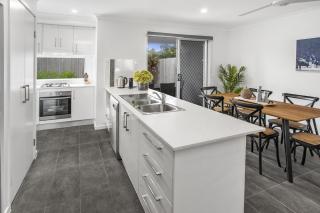 Comfortable 3-Bed Retreat Close Parks - Brisbane - 9