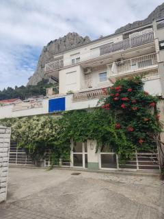 Apartments Mimi Omis - Omiš - 9