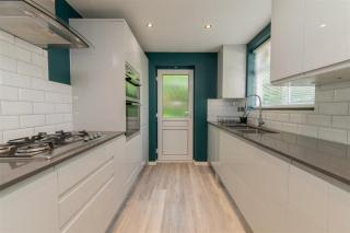 Vibrant Mill Hill East Pad - Hendon - 4