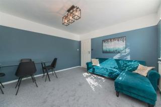 Vibrant Mill Hill East Pad - Hendon - 9