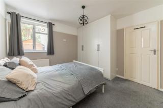 Vibrant Mill Hill East Pad - Hendon - 2