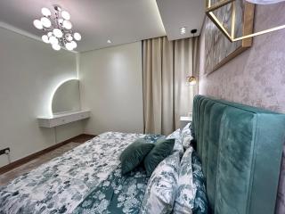 Panoramic Sea & City Views Private Balcony - 1