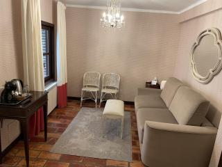 The Manor House - 8